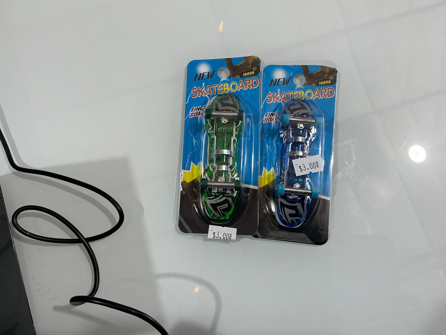 New skateboard fingerboard