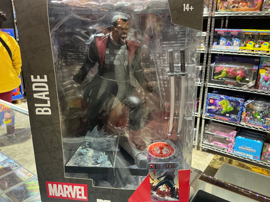 Marvel Blade action figure platinum edition includes comic books ￼